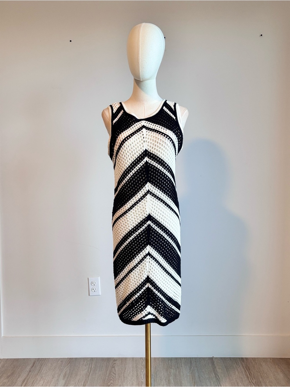 Sleeveless Chevron Scoop-Neck Knit Dress Sweater in Black & White